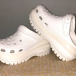 Crocs Mega Crush Clog - White - Women’s size 7
LIKE NEW, WORN ONCE!